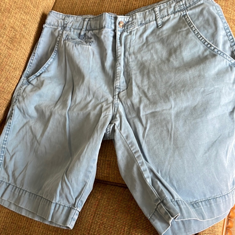 Shorts 34 not sure if is man or woman